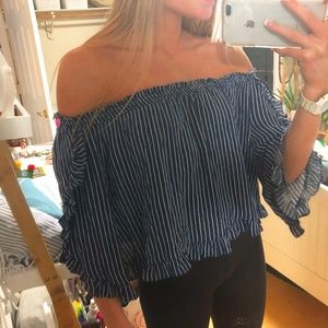 American Eagle of the shoulder Top